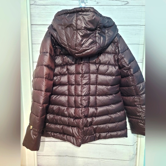 ⭐HOST PICK⭐NWT chocolate brown with gold hardware 2x puffer Jacket - Picture 2 of 16